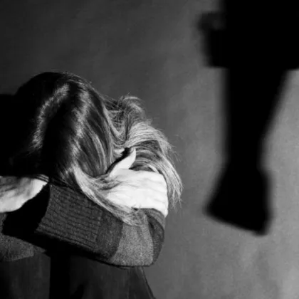 Мъж преби 33 годишната си съпруга пред очите на детето им в Кюстендил съобщиха от