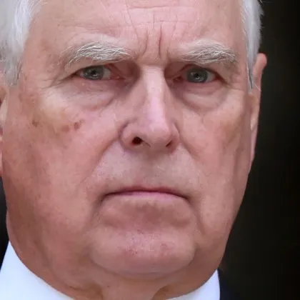 В интернет се появиха кадри на които братът на крал