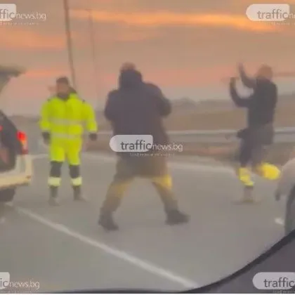 За поредно безумие на пътя след засичане сигнализира Шофьори размахваха нож