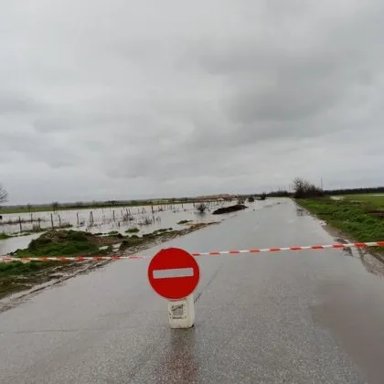 Внимавайте! Затвориха заради опасност път в Пловдивско СНИМКИ