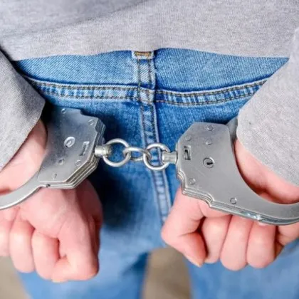 По внесено искане от Софийска районна прокуратура съдът задържа под