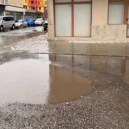 &bdquo;Газим в калта, колите ни се чупят": Димитровградчани сигнализират за проблемна улица