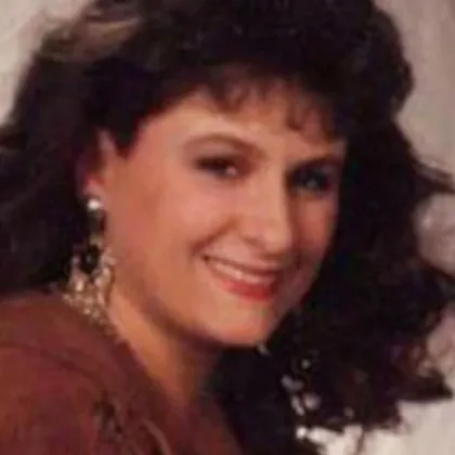 Майка на три деца беше намерена жива след четвърт век двойствен живот