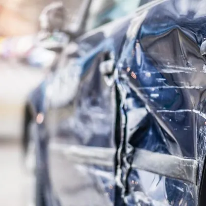 Ограда се стовари върху паркирани коли при катастрофа край Асеновград