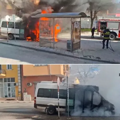 Огнен ад до спирка: Машина от градския транспорт се запали в движение в Асеновград ВИДЕО