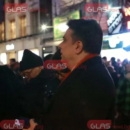 Законът трябва да се спазва от всички, заяви Асен Василев на протеста срещу Сарафов