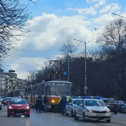 Инцидент парализира движението в района на Румънското посолство в София преди