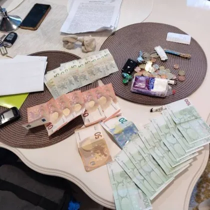 Четирима извършители на серия телефонни измами са обвинени и задържани