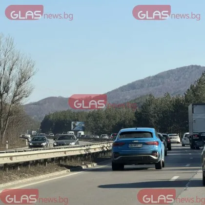 Интензивен трафик по "Тракия", има леки катастрофи СНИМКИ