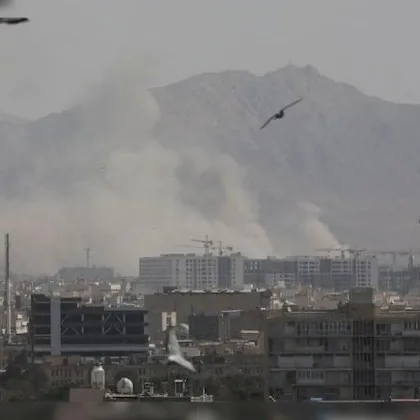 Броят на загиналите след удар по начално девическо училище в Иран стигна 40