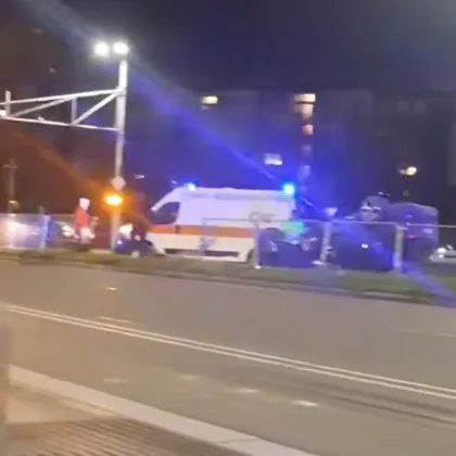 Кола се преобърна в Бургас показват кадри разпространени в социалните