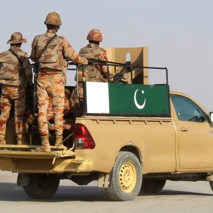 Пакистан заяви, че е в &bdquo;открита война" с Афганистан