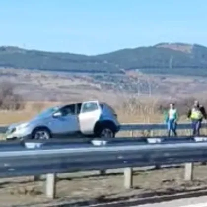 Катастрофа затруднява движението по АМ Струма