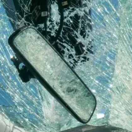 Пияна шофьорка хвърли колата си в дълбоко дере