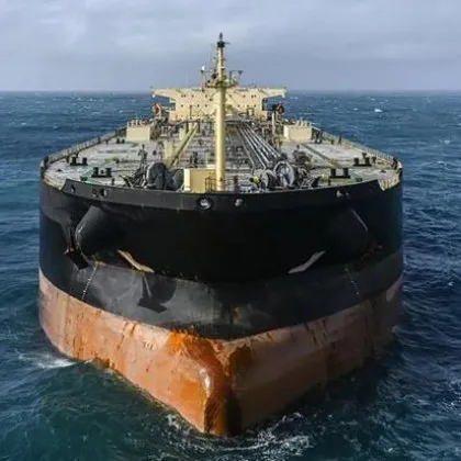 Задържаха нов танкер от "сенчестия флот" на Русия