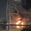 Отломки от дрон подпалиха  Бурж Ал Араб ВИДЕО