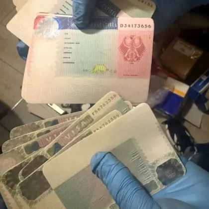 Разбиха канал за фалшиви документи и евробанкноти в София