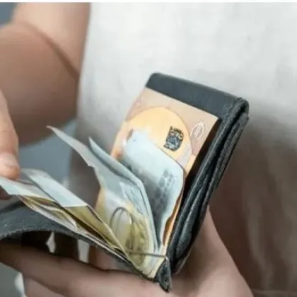 Асеновградчанка забрави портмонето си на пейка, доброто не закъсня