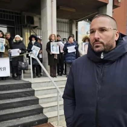 И Николай Попов застана зад майката на убития Митко от Цалапица - иска оставката на Васил Костадинов