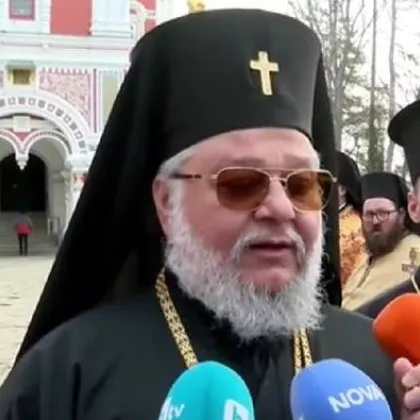 В храм паметника Рождество Христово в град Шипка празнична литургия