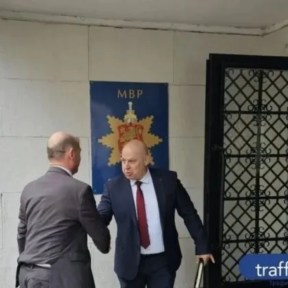 Истинската криза за една институция не е протестът пред вратата