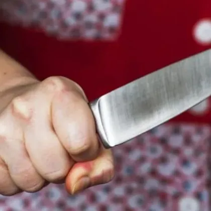 &bdquo;Ще те убия": Софиянец опря нож във врата на приятелката си