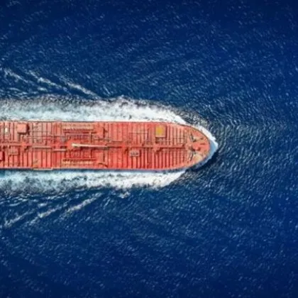 Снаряд подпали танкер в Ормузкия проток