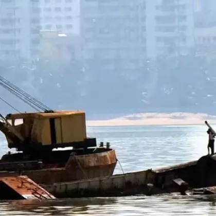 Удариха ирански кораб край Шри Ланка, над 100 души са в неизвестност