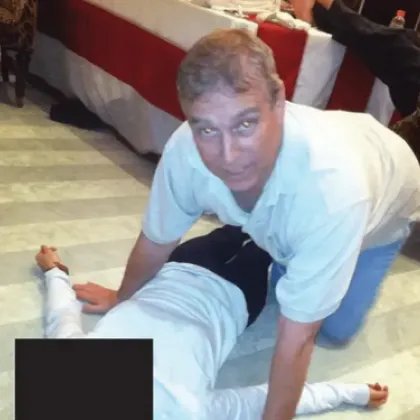 Бившата приятелка на принц Андрю даде необичайно обяснение за снимка от досиетата &bdquo;Епстийн"