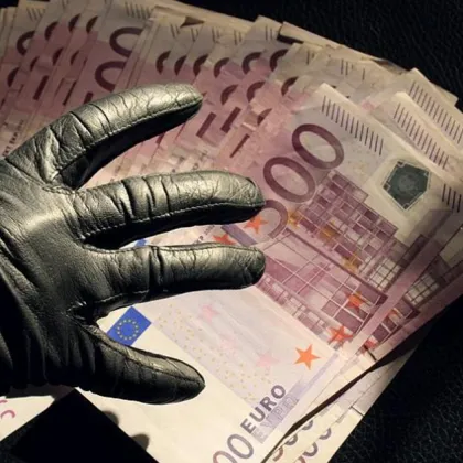 Грабеж на паркинг в Пловдив: Мъж задигна над 40 000 евро