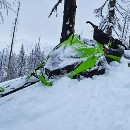 Мъж с моторна шейна блъсна дете на писта над Банско и избяга