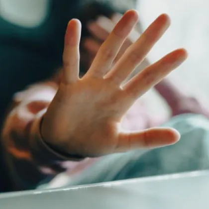 Разследват случай на вързано и бито дете в Лясковец