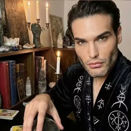 &bdquo;Живият Нострадамус" разтърси света: слънчева буря през март, войни и сривове през 2026 г.