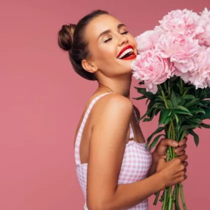 Подаръци за 8 март: Цветя, преживявания и още идеи за обичаната жена