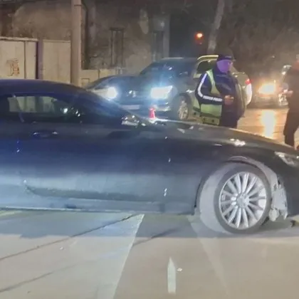 Сблъсък между мотор и кола на Околовръстното на София СНИМКИ