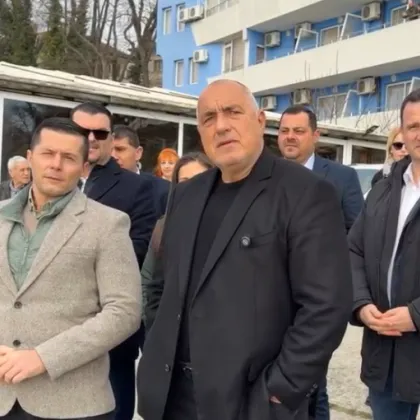 Лидерът на ГЕРБ Бойко Борисов пристигна в Царево където бе