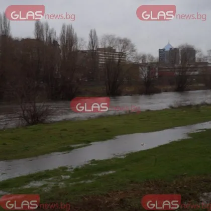 Наредиха на общините да почистят речните корита и деретата заради пролетта