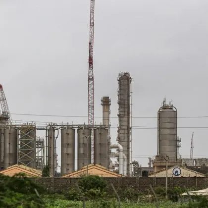 САЩ може да отменят санкциите върху допълнителни доставки на руски петрол