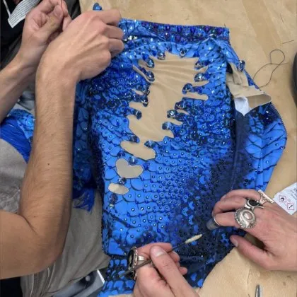 Българи работят по костюмите на звездите от "Емили в Париж"