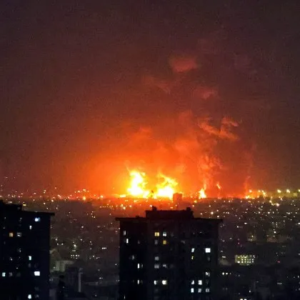 Избраха нов лидер на Иран, а Израел нанесе удари по петролни съоръжения в столицата ВИДЕА