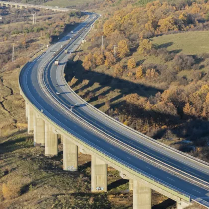 Ограничават движението по АМ "Струма" заради обезопасяване на скатове