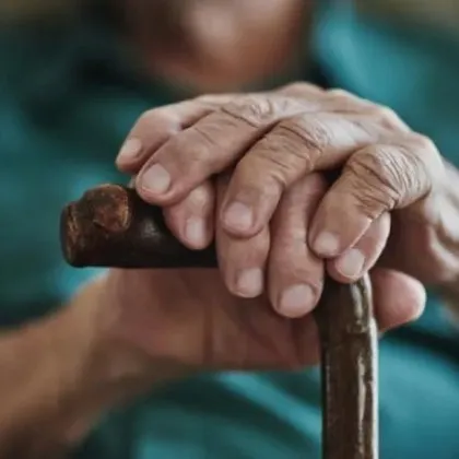 Отмъкнаха бастуна на 87-годишен варненец