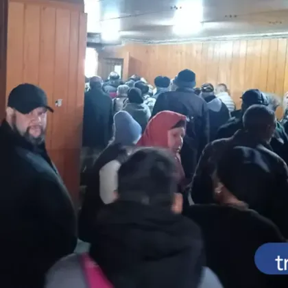 Паника за пенсиите в Централна поща в Пловдив СНИМКИ