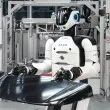 Роботи с AI започнаха да сглобяват BMW-та: работят по 10 часа на ден, почиват 2 дни