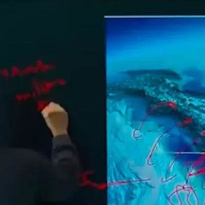 Базираният в Пекин историк Сюецин Дзян наричан Китайският Нострадамус предсказа