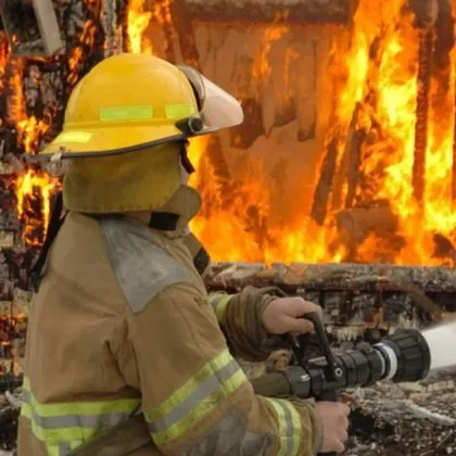 Огнена стихия остави семейство от Устина без покрив: Нека протегнем ръка!