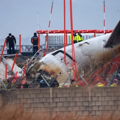 Открити са нарушения в изграждането на смъртоносната стена на южнокорейското летище Муан