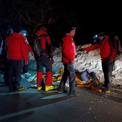 Блокиран над Йончево езеро, Тео оцеля благодарение на иглу, екип и желязна воля СНИМКИ