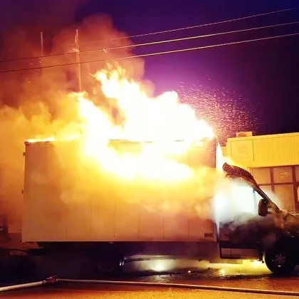 Камион горя в София ВИДЕО