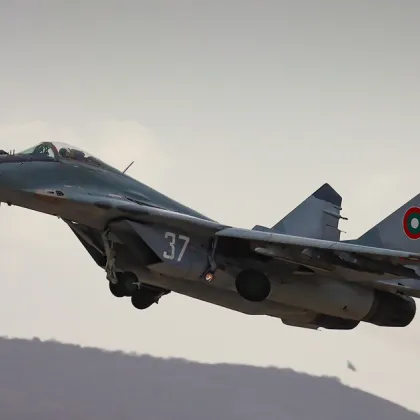 Успешно облитане на самолети МиГ-29 и F-16 в 3-та авиобаза в Граф Игнатиево